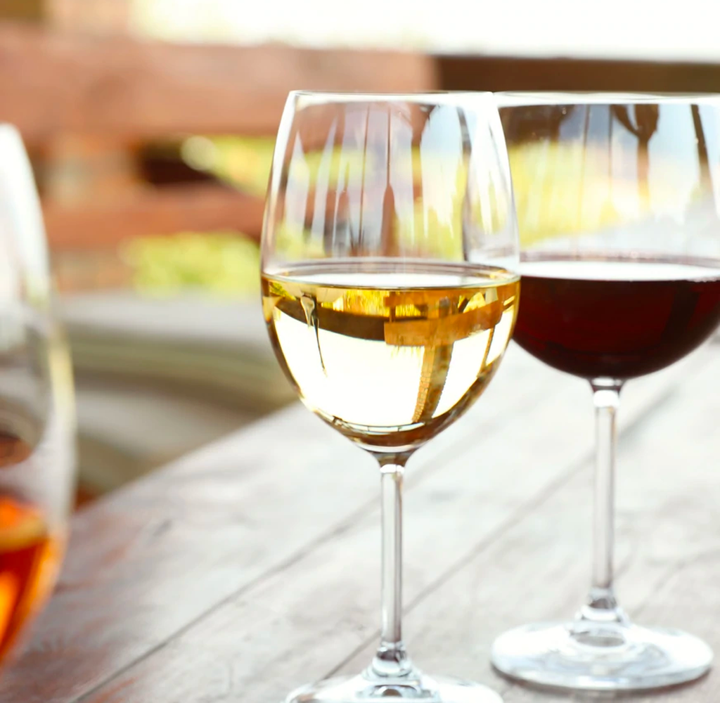 The Alcoholic Drinks That Work Best with Fish